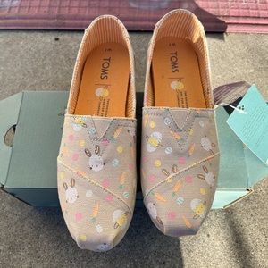 TOMS women spring bunnies